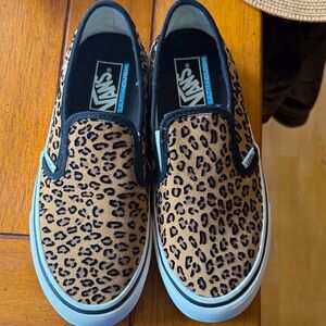Vans, ultracush animal print. Az 7.5 mens/9 women’s